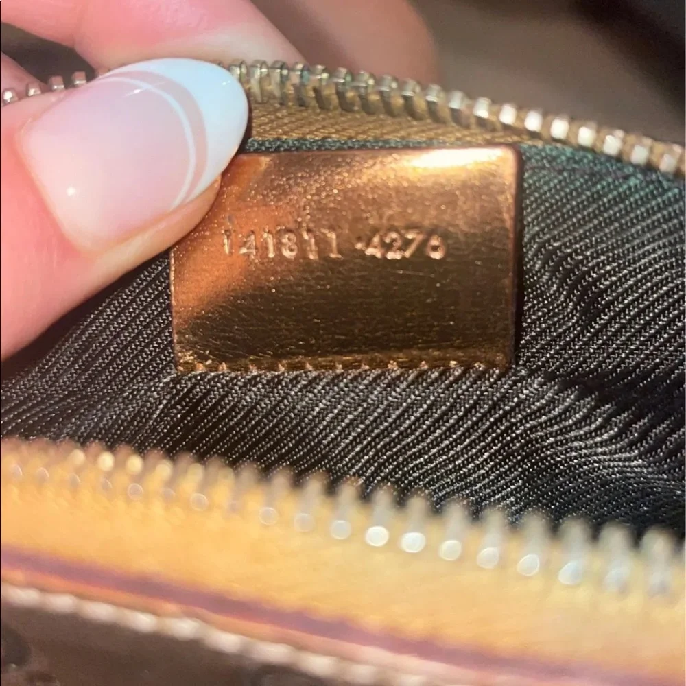 GG Signature Metallic Cosmetic Bag - Picture 4 of 4